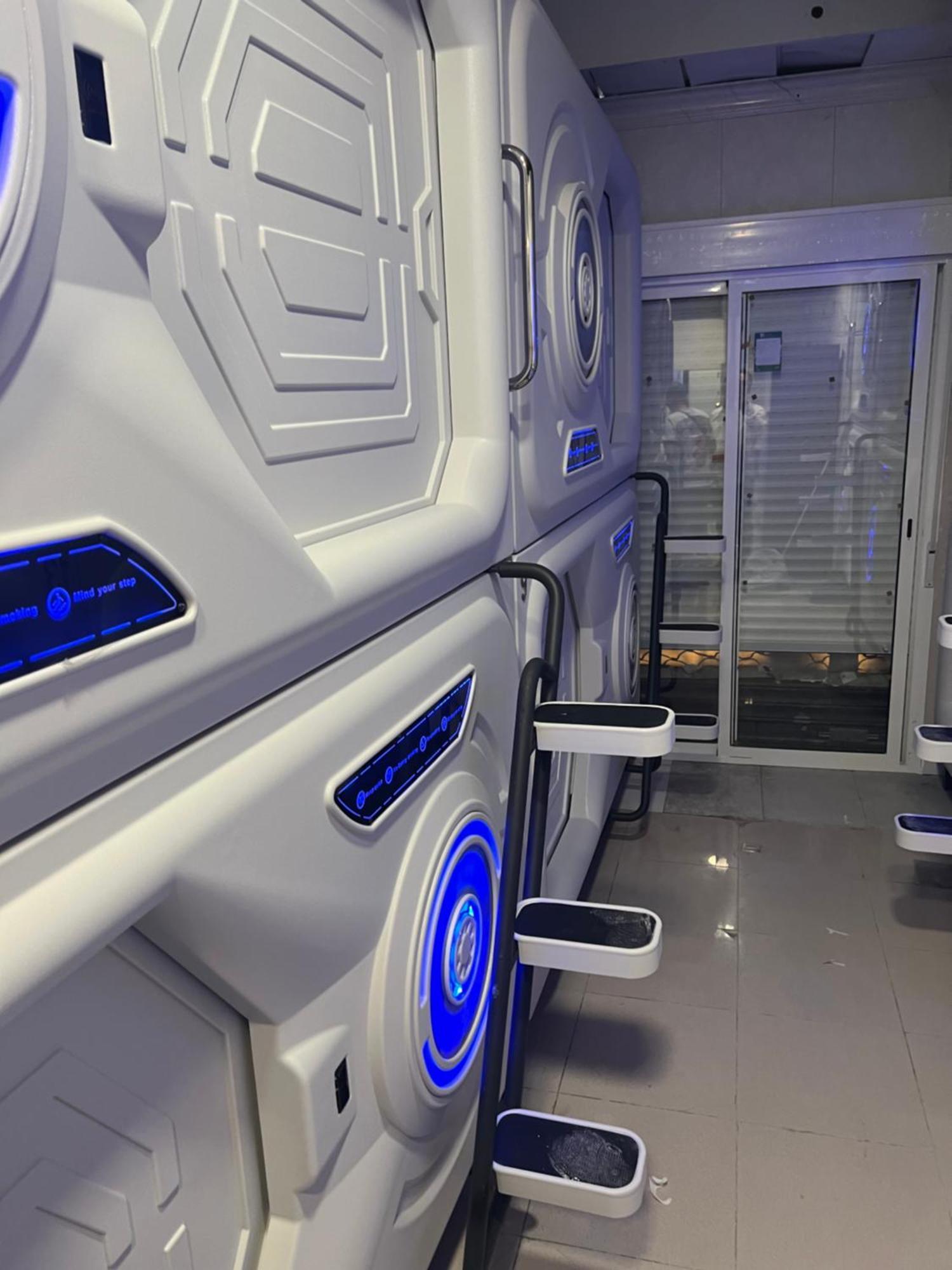 Air Hostel Capsules Airport Gavà Buitenkant foto